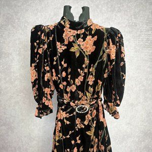 Lavish Alice - beautiful dress with pads